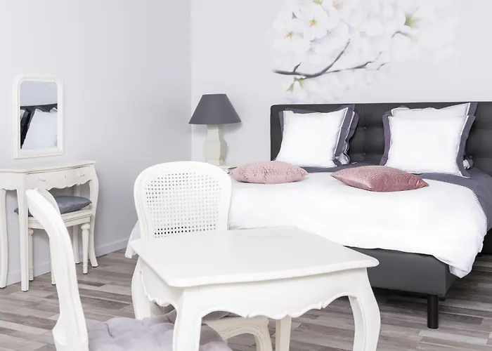 L'attrap'reves : Le Confort Hotelier, La Convivialite En Bed & Breakfast 3*
